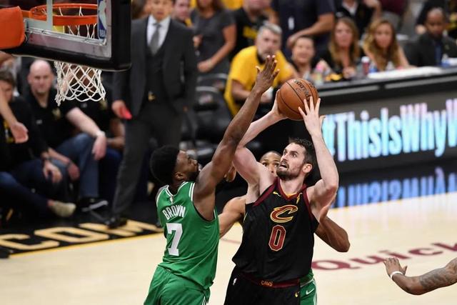 斯洛特是第四位处子赛季率队圣诞节登顶的主教练